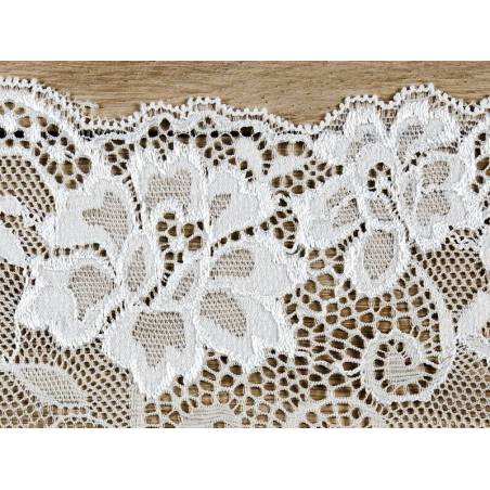 Dentelle blanc cassé 018 x 9m 