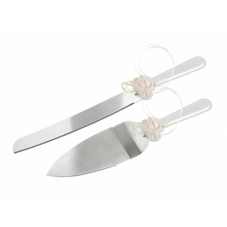 Couteau à gâteau et un serveur 